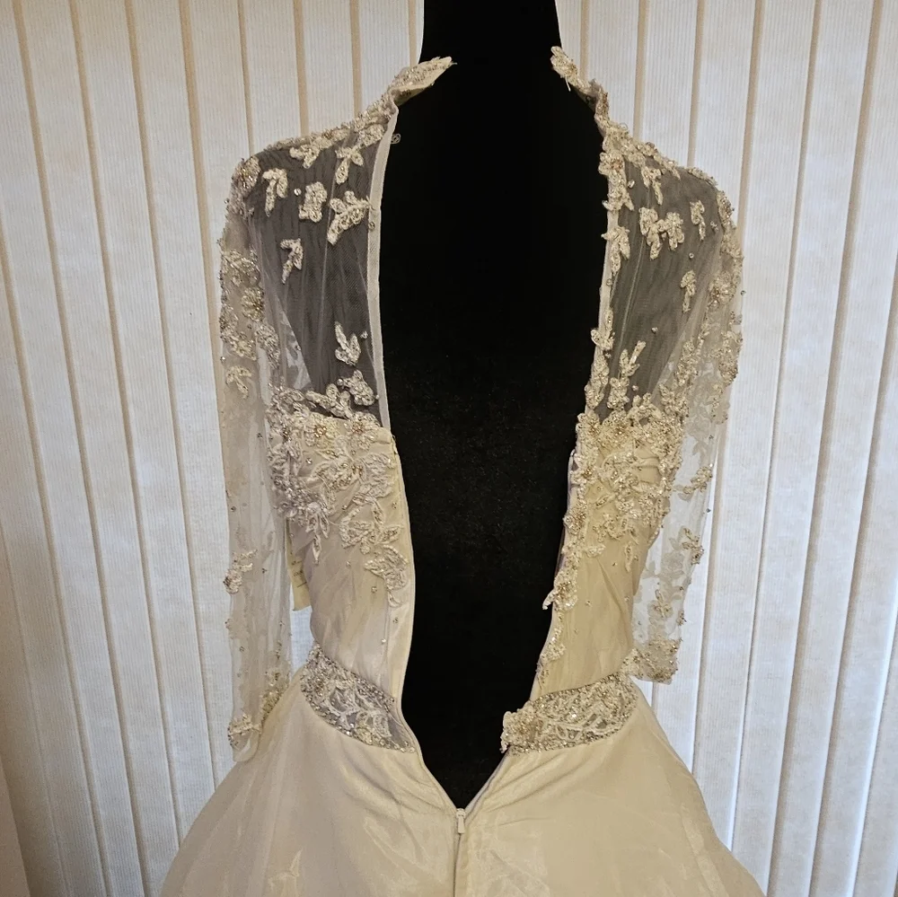 Stephen Yearick Ivory Lace Wedding Dress‎